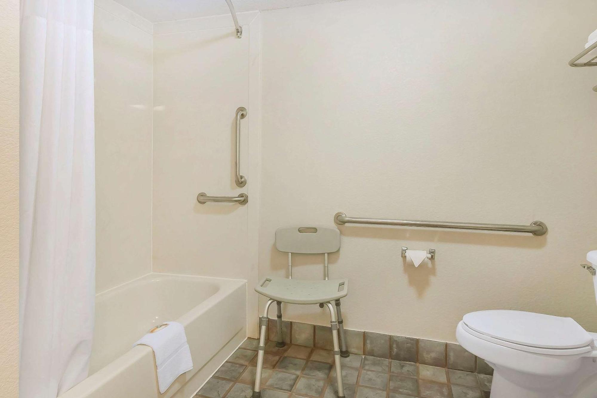 Quality Inn Charleston - Sikeston Exterior photo