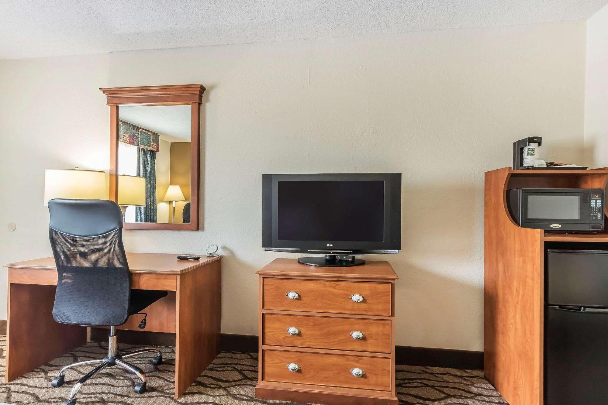Quality Inn Charleston - Sikeston Exterior photo