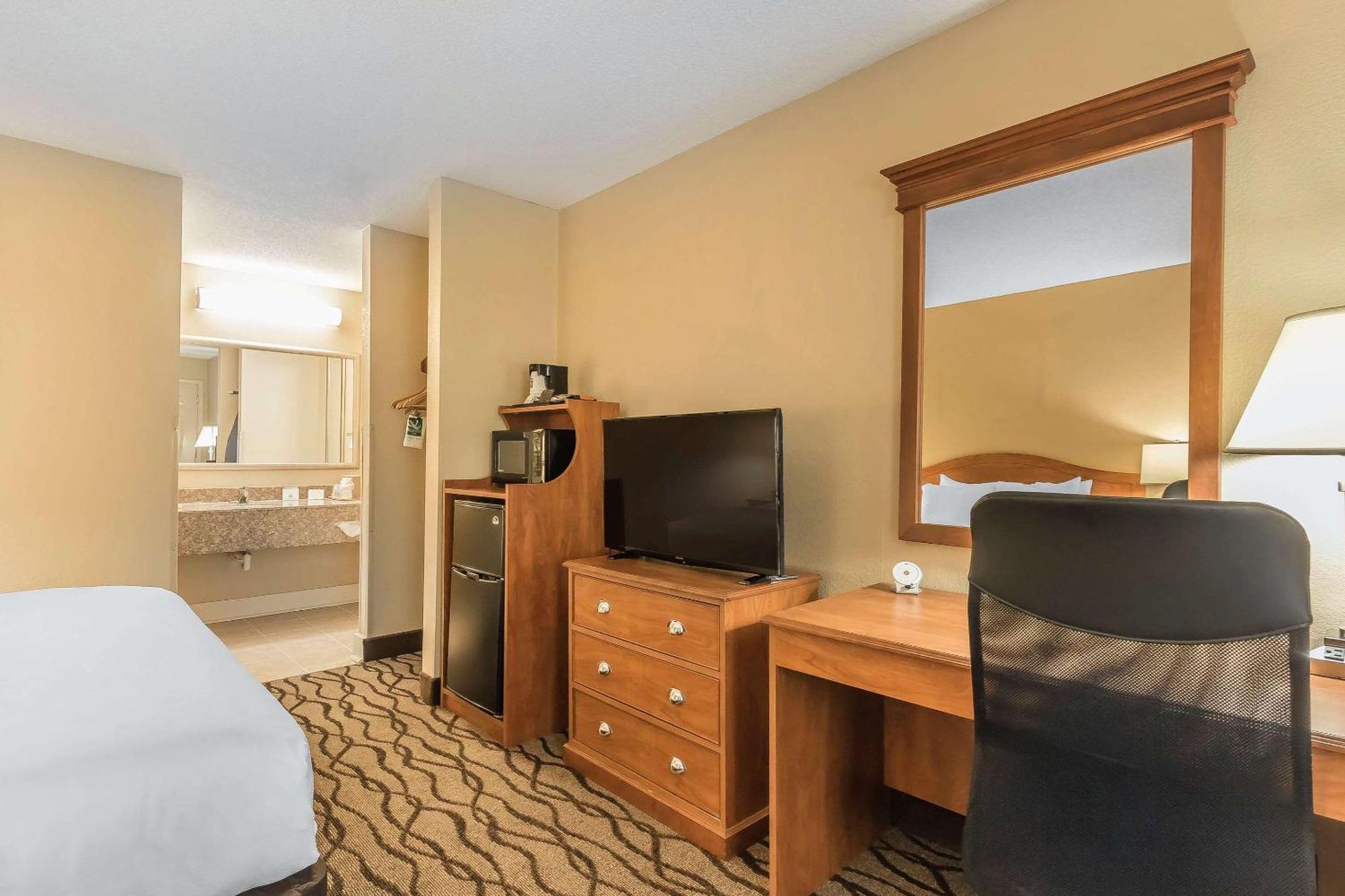 Quality Inn Charleston - Sikeston Exterior photo