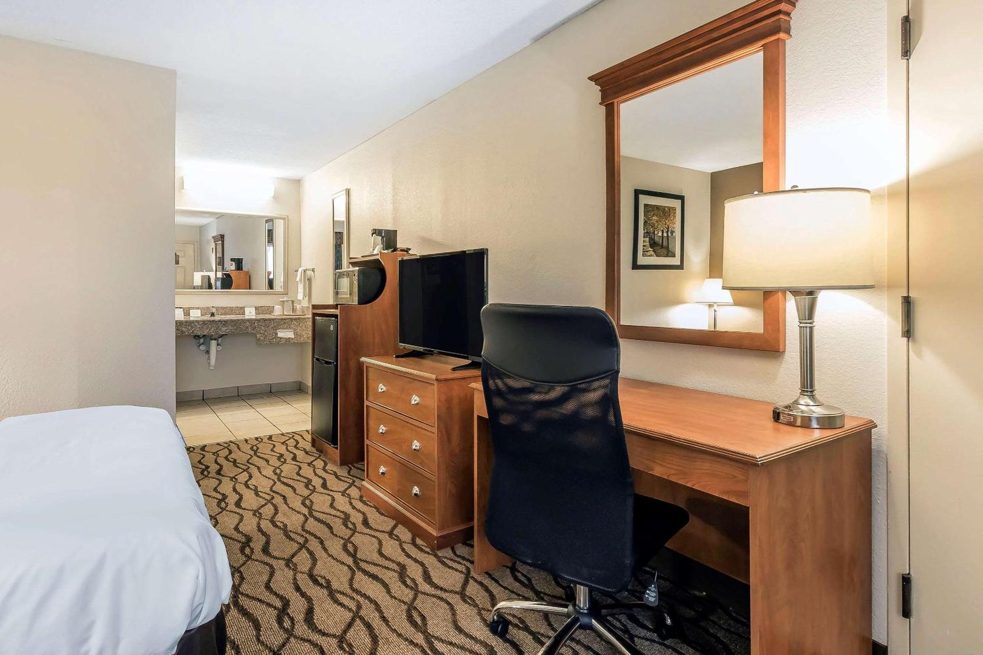 Quality Inn Charleston - Sikeston Exterior photo