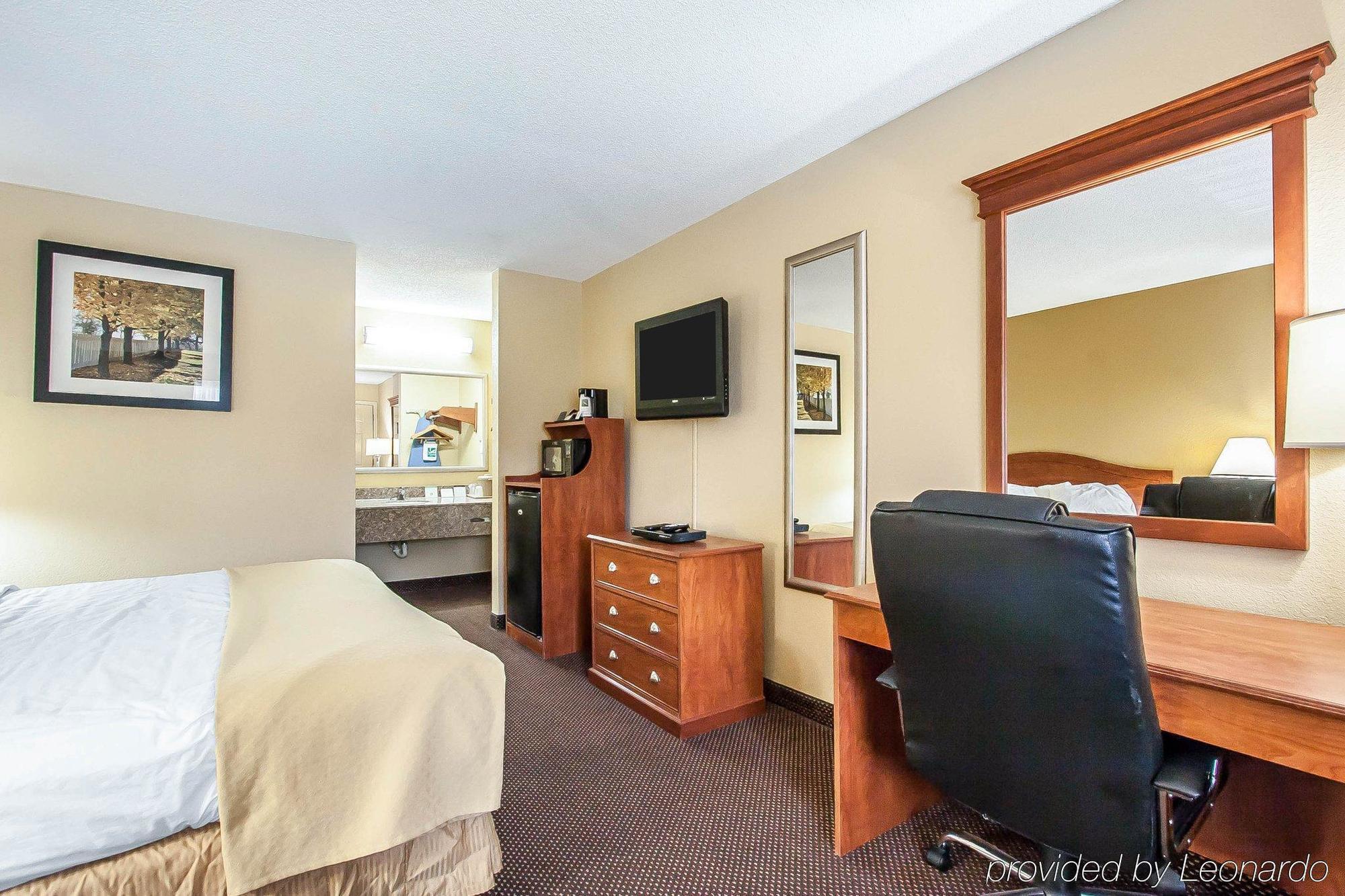 Quality Inn Charleston - Sikeston Exterior photo