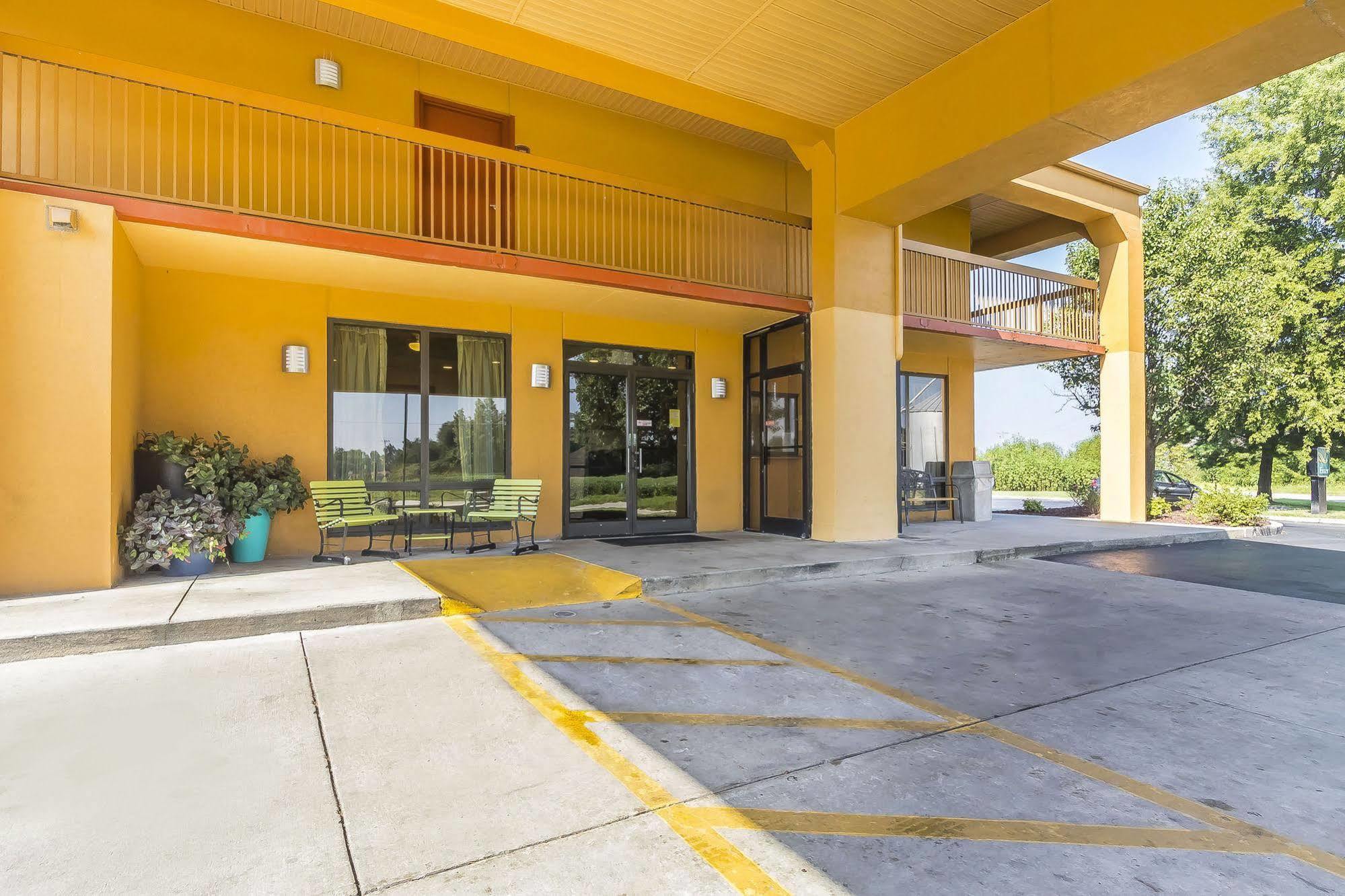 Quality Inn Charleston - Sikeston Exterior photo